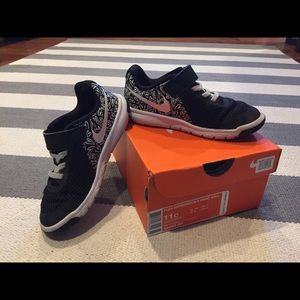 Toddler girls Nike tennis shoes